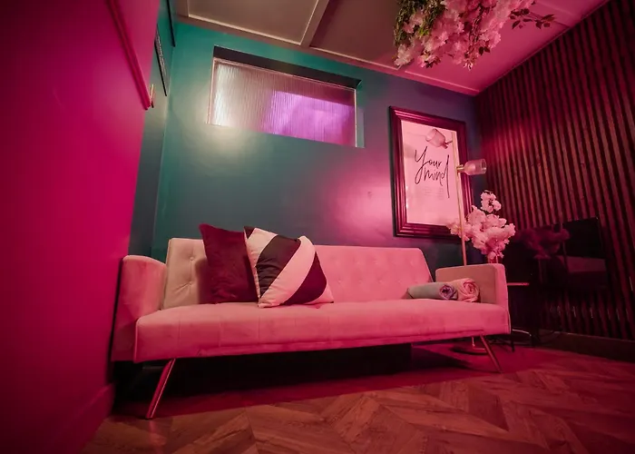 Manchester's Only Private Party For 12 With Makeup Apart Otel