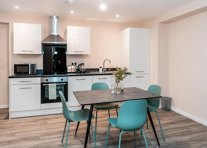 شقة Entire 2 Bedroom And 2 Bathroom In -free Underground Parking مانشستر