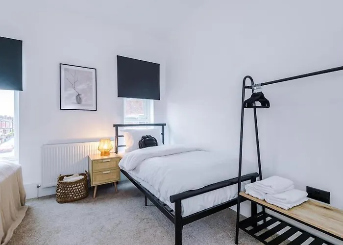 Dom wakacyjny 4 Bedroom House Eccles *