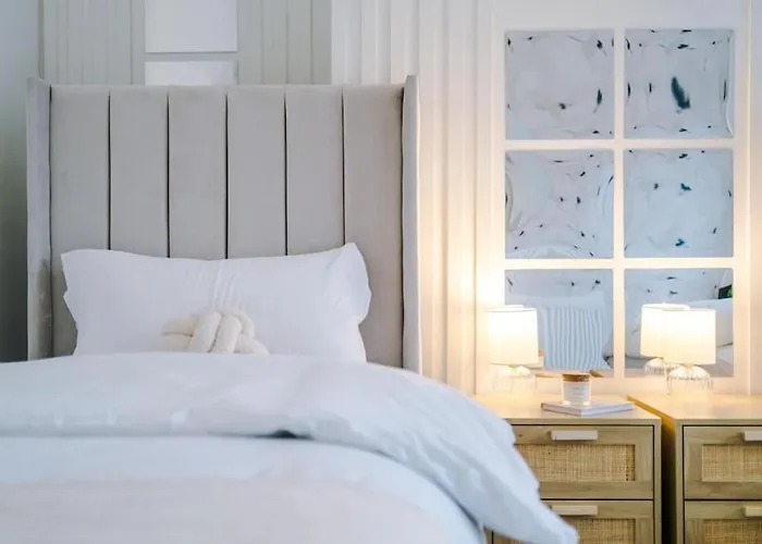 펜션 4 Bedroom House Eccles