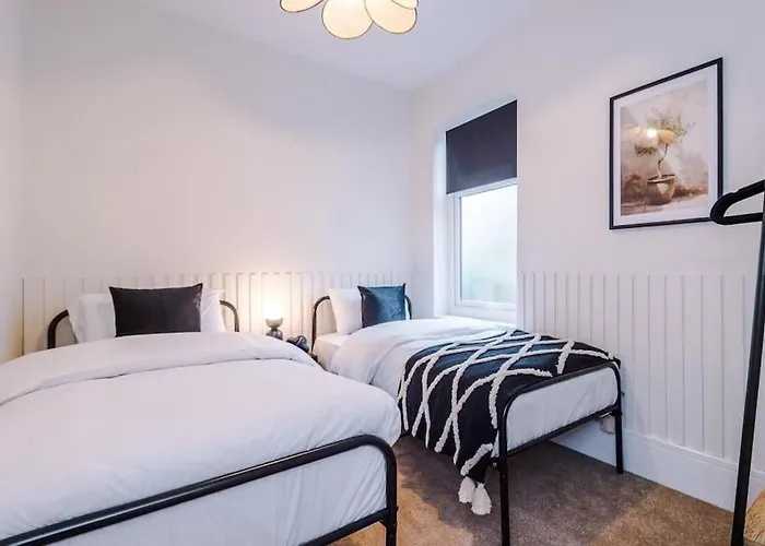 4 Bedroom House Eccles Manchester