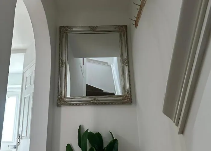 Stunning 3-bed House In 펜션 *