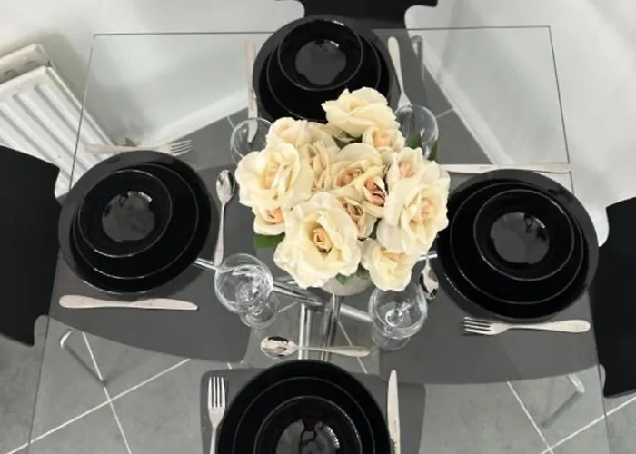 Stunning 3-bed House In * 맨체스터