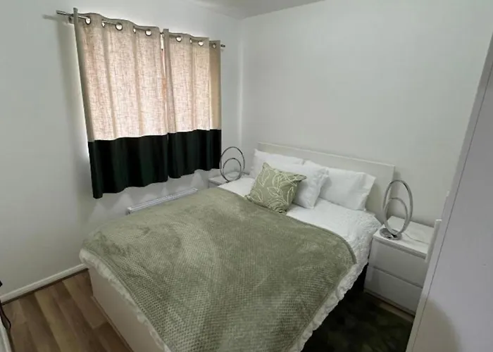 Stunning 3-bed House In 펜션