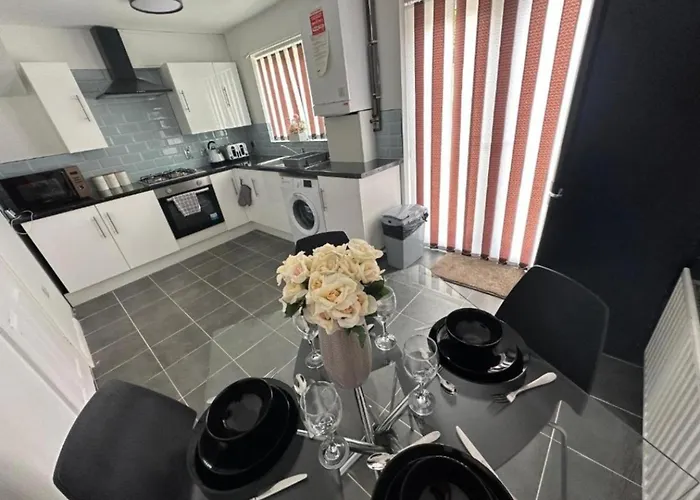 Stunning 3-bed House In * 맨체스터