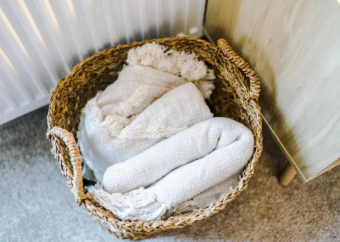 펜션 4 Bedroom House Eccles *