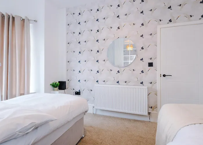 Dom wakacyjny 4 Bedroom House Eccles *