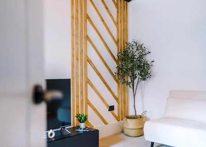 4 Bedroom House Eccles * 맨체스터