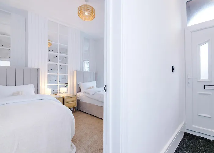 4 Bedroom House Eccles Dom wakacyjny *