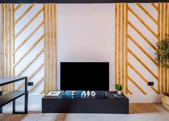 펜션 4 Bedroom House Eccles *