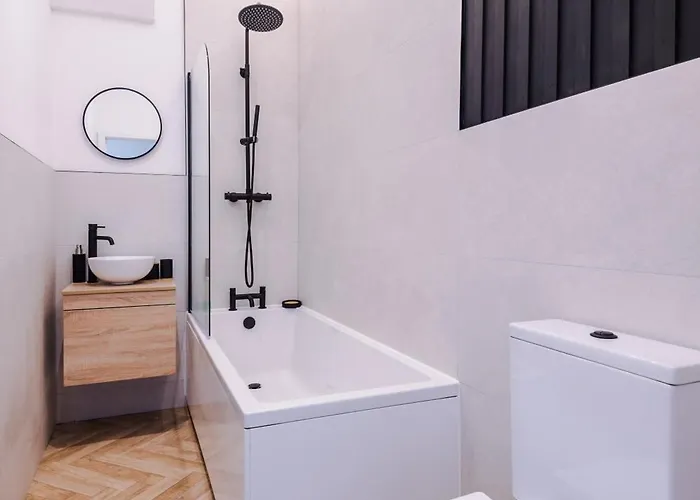 펜션 4 Bedroom House Eccles 맨체스터