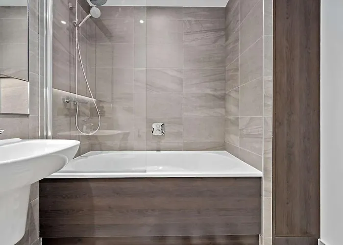 아파트 Luxurious Two Bedroom *