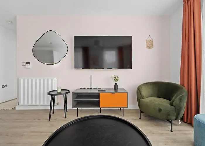 Luxurious Two Bedroom 아파트 *