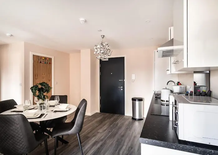 Spacious & Bright 2 Bed In *