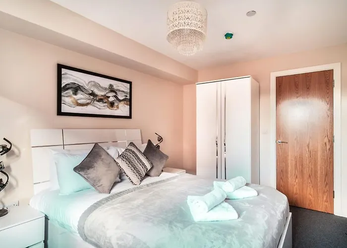 Spacious & Bright 2 Bed In * Manchester