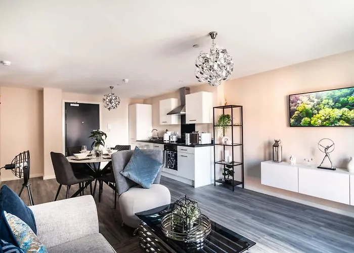 Spacious & Bright 2 Bed In Appartamento