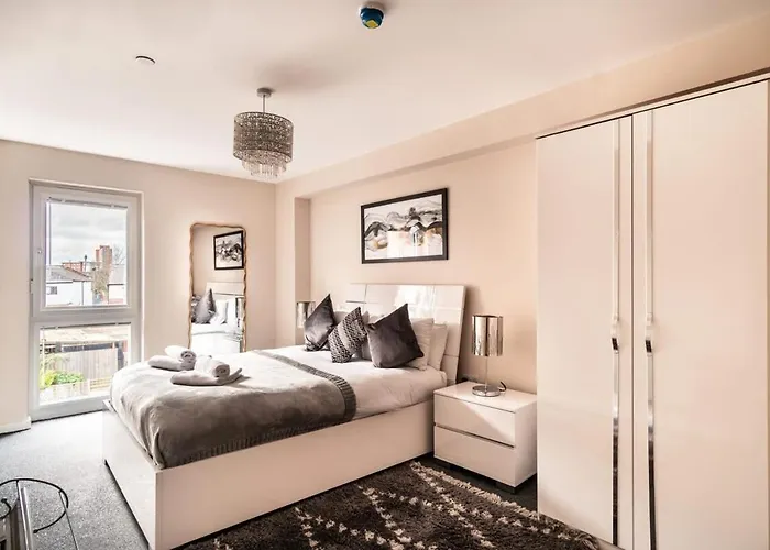 Spacious & Bright 2 Bed In Appartamento *