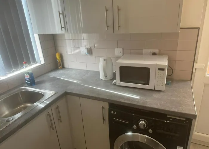 בית אירוח 1 En-suit Double Bedroom With Bathroom In