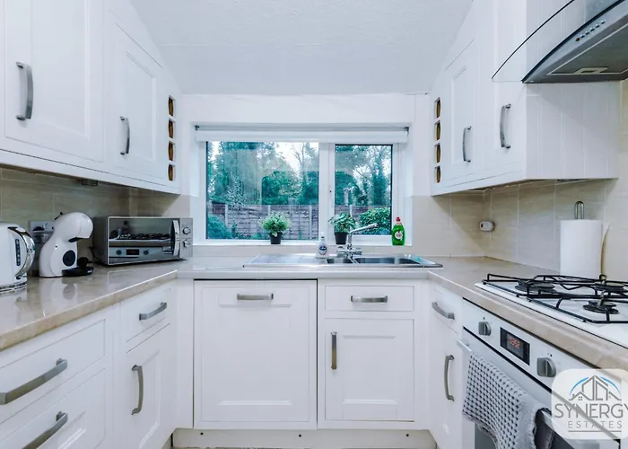 Jade House, - By Synergy Estates 펜션 *