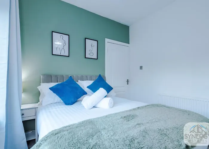 Jade House, - By Synergy Estates Semesterbostad Manchester