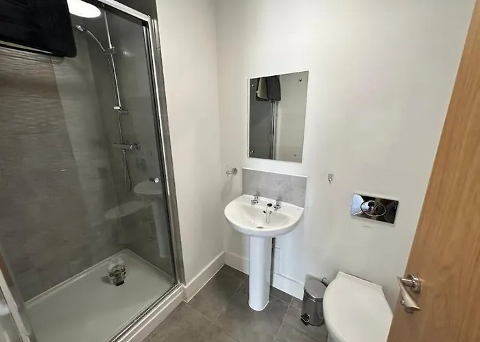 Chic 1 Bed Mcr Ap W/balcony- Sleeps 4 *