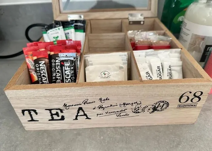 Chic 1 Bed Mcr Ap W/balcony- Sleeps 4 *