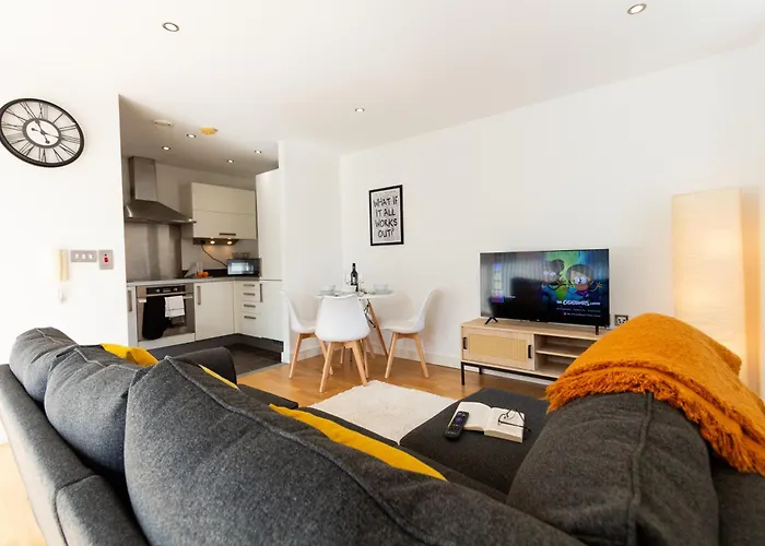 Gem: Cosy 2br With Private Balcony *