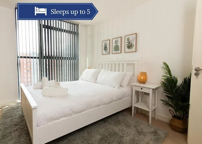 Gem: Cosy 2br With Private Balcony Apartmán *