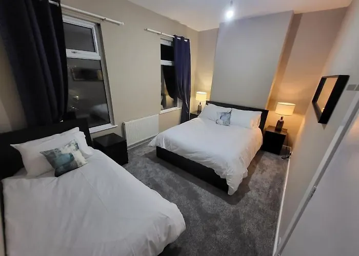 4 Bedrooms, 8 Min To City! Dom wakacyjny