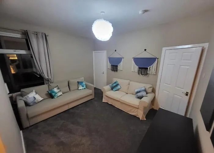 4 Bedrooms, 8 Min To City! *