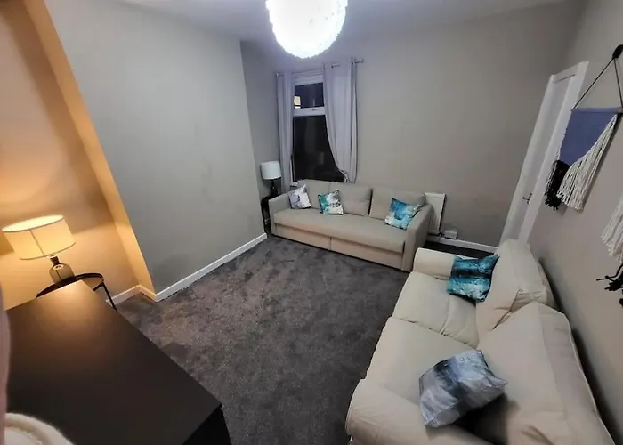 Дом отдыха 4 Bedrooms, 8 Min To City! Манчестер