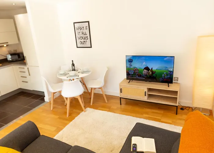 아파트 Gem: Cosy 2br With Private Balcony *