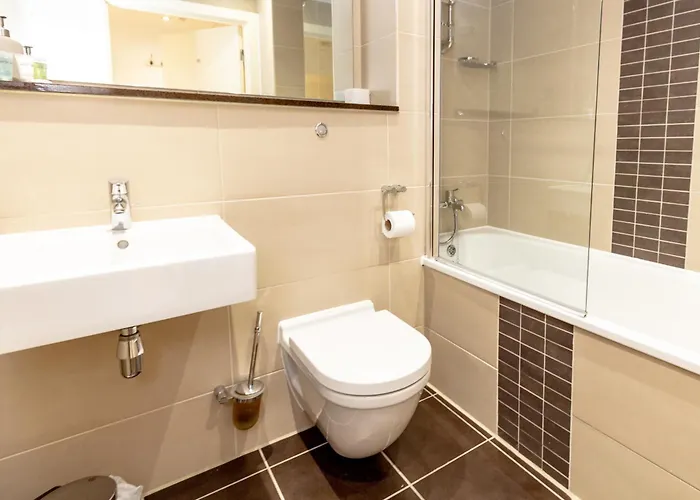 Gem: Cosy 2br With Private Balcony 맨체스터