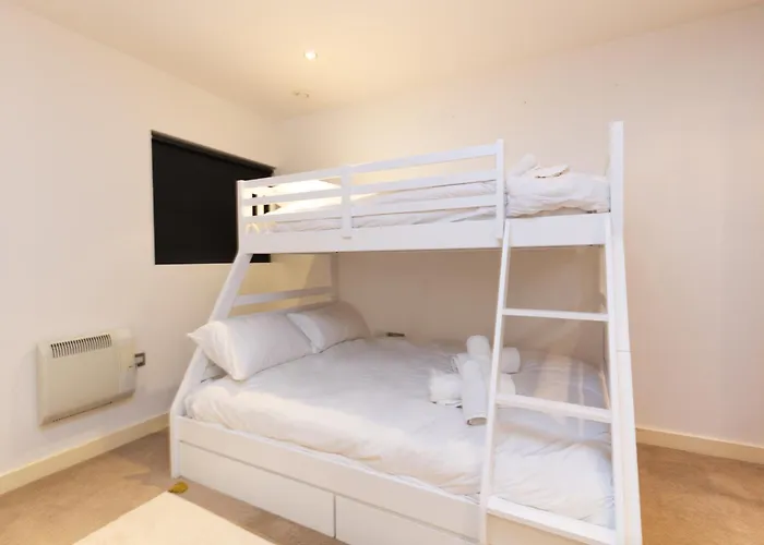 Daire Gem: Cosy 2br With Private Balcony Manchester