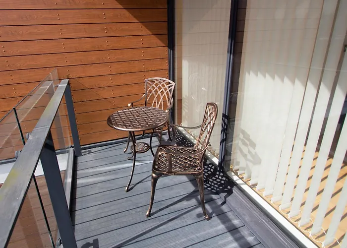 Gem: Cosy 2br With Private Balcony * 맨체스터