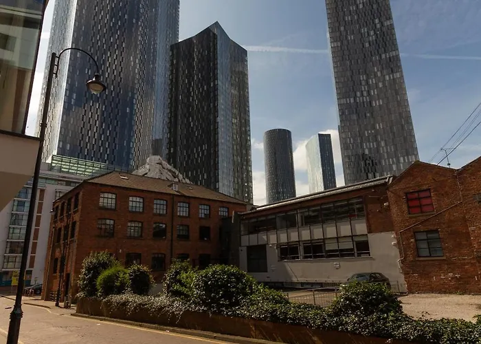 Gem: Cosy 2br With Private Balcony *