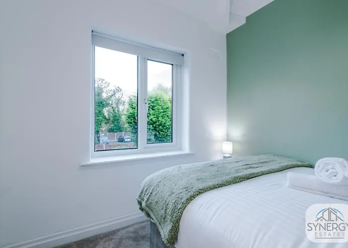 Jade House, - By Synergy Estates 펜션 *