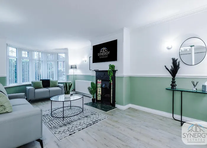 Jade House, - By Synergy Estates Semesterbostad