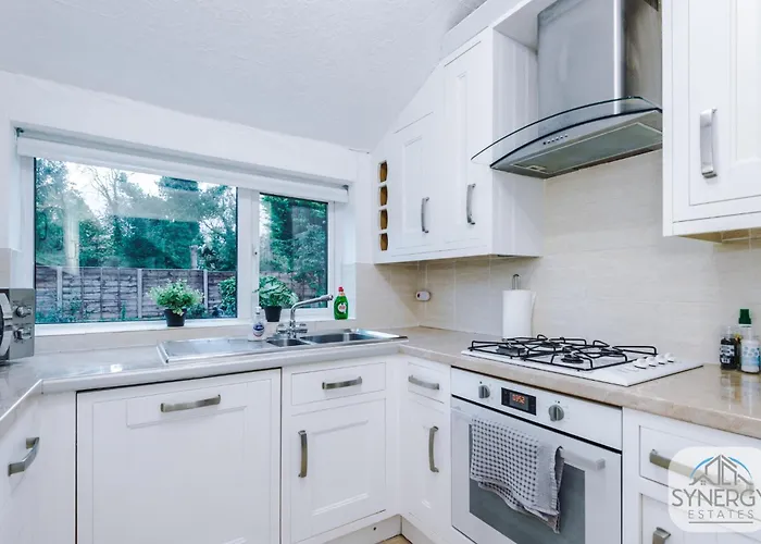 Jade House, - By Synergy Estates 펜션 *