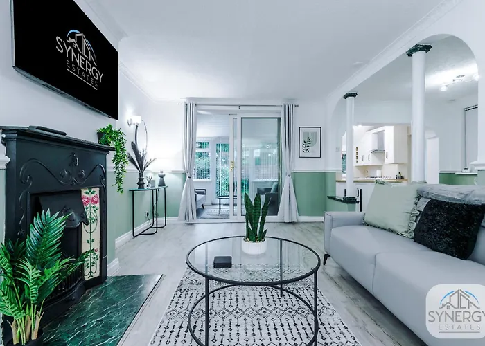 Jade House, - By Synergy Estates Semesterbostad