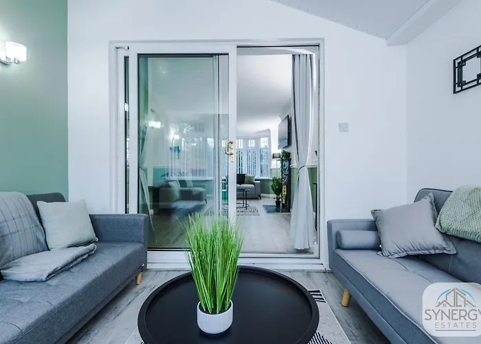 Semesterbostad Jade House, - By Synergy Estates Manchester