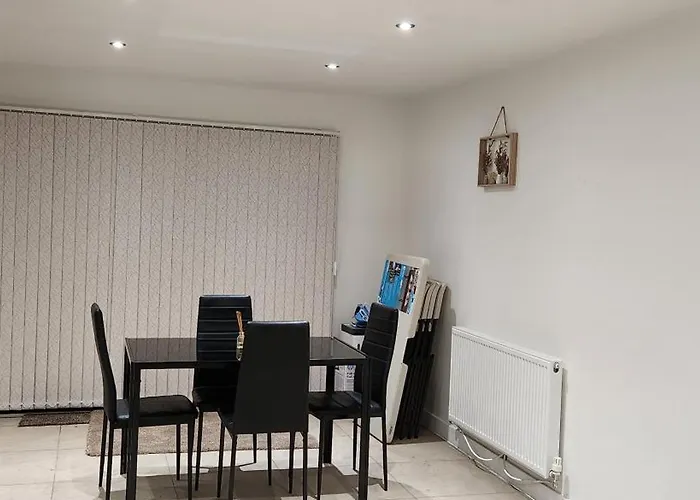 44 Beyers Close Manchester