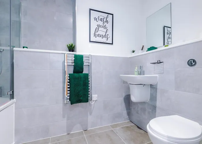 아파트 Stylish Apartment, Sleeps 6, Pool Table, Smart Tvs, Parking Available