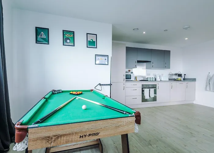Stylish Apartment, Sleeps 6, Pool Table, Smart Tvs, Parking Available 맨체스터