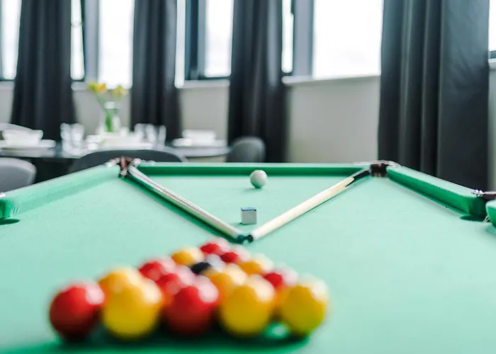 Stylish Apartment, Sleeps 6, Pool Table, Smart Tvs, Parking Available Manchester