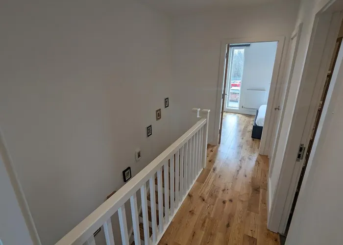 Adelphi Townhouse Contemporary 2 Bed 1 Bath 1 Wc