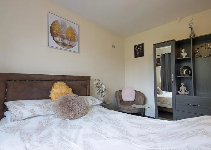 Stylish Five Star Rated Apartament