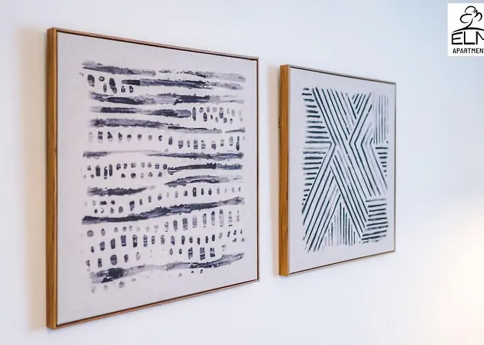 Luxurious 1-bedroom Apartment, Sleeps 4, Free Parking *