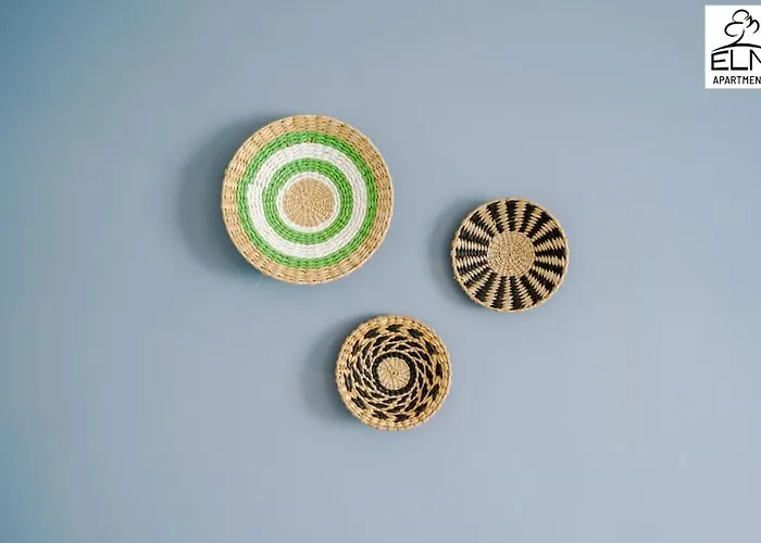 Luxurious 1-bedroom Apartment, Sleeps 4, Free Parking