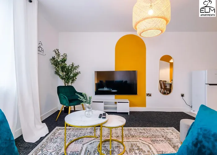 Elm , Collection Of Available Near Media , Free Parking